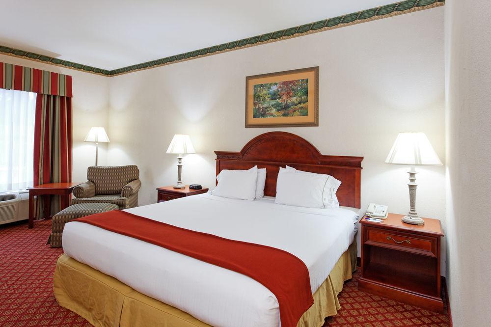 Holiday Inn Express & Suites Tupelo By Ihg Стая снимка