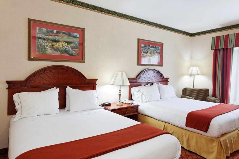 Holiday Inn Express & Suites Tupelo By Ihg Стая снимка