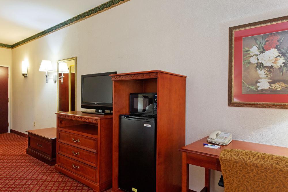 Holiday Inn Express & Suites Tupelo By Ihg Екстериор снимка